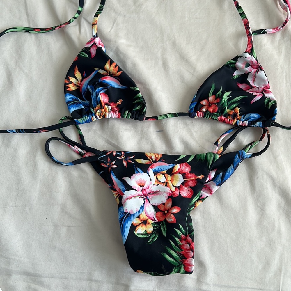 Tropical pattern bikini - Picture 2 of 5